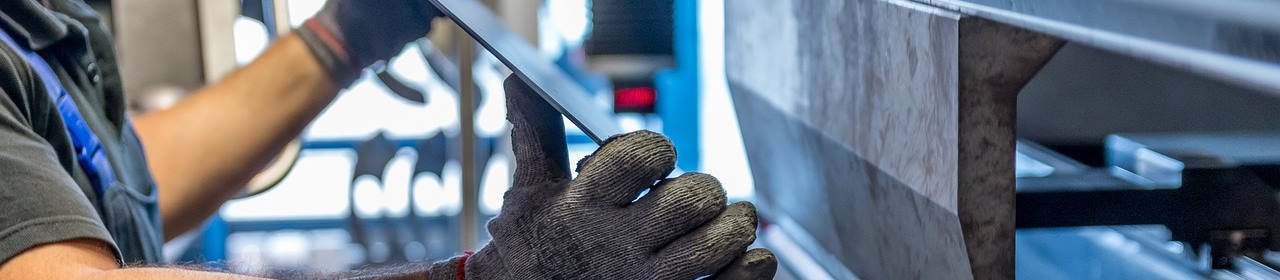 Ein Arbeiter beim Arbeiten (Titelbild) Ein Arbeiter beim Arbeiten (Titelbild)