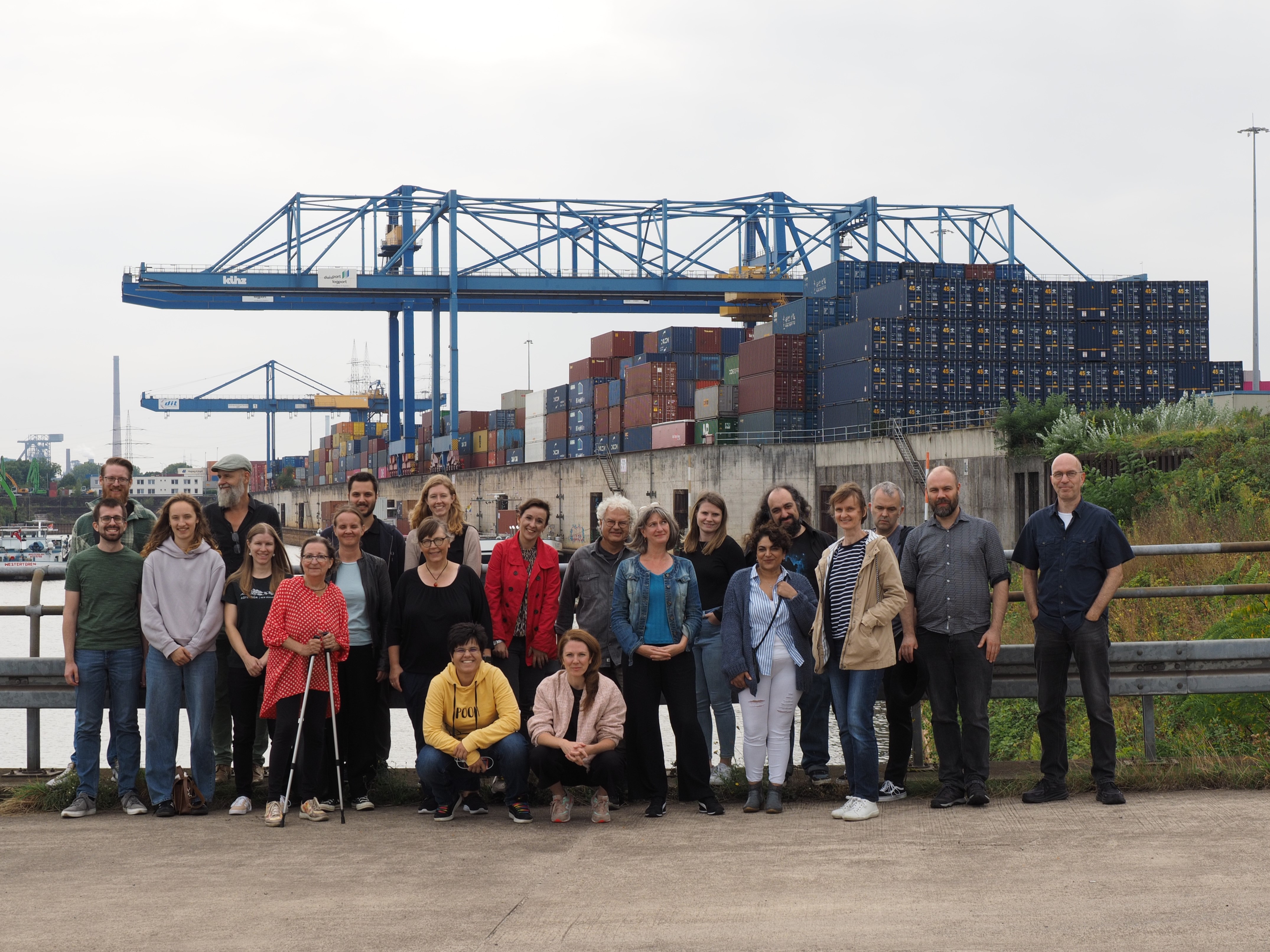 Gruppenfoto von der Exkursion zum Duisport