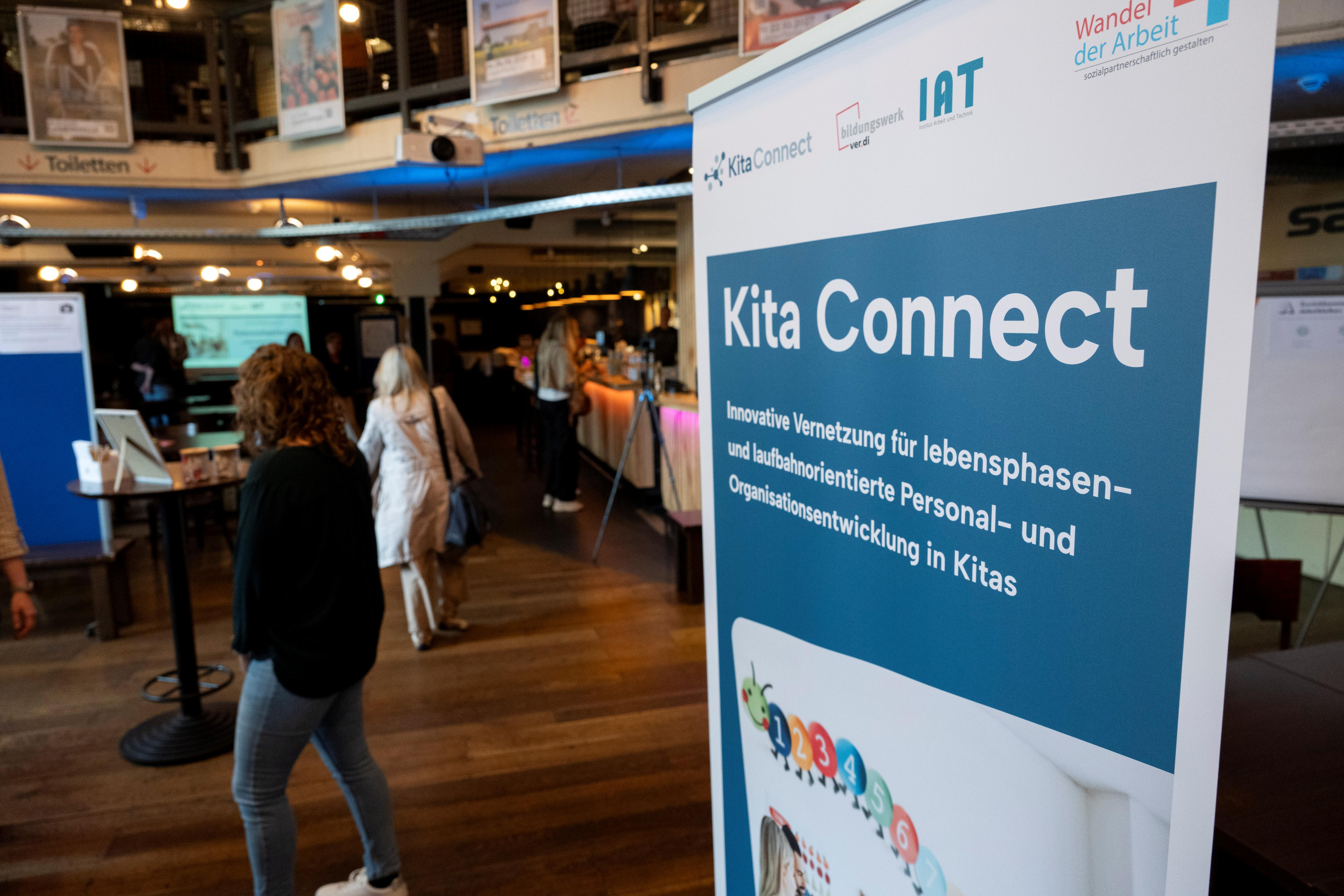 Kita Connect Potenzialwerkstatt © Bildungswerk ver.di in Niedersachsen e. V. | Foto: Hermann Pentermann Slide mit Kita Connect Potenzialwerkstatt © Bildungswerk ver.di in Niedersachsen e. V. | Foto: Hermann Pentermann