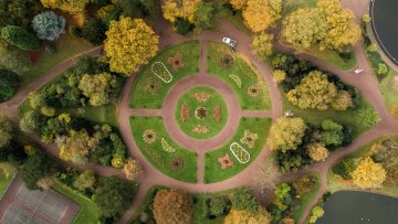 ein in zentrierten Kreisen angelegter Garten, Ansicht von oben