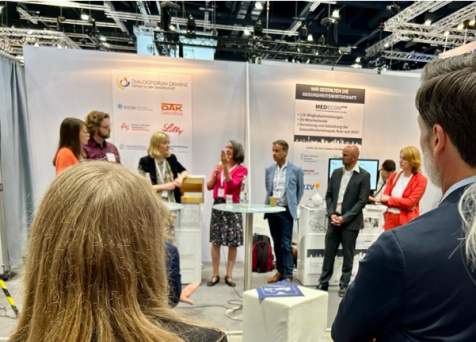 HSK2 Bild von einer Standführung beim Hauptstadtkongress